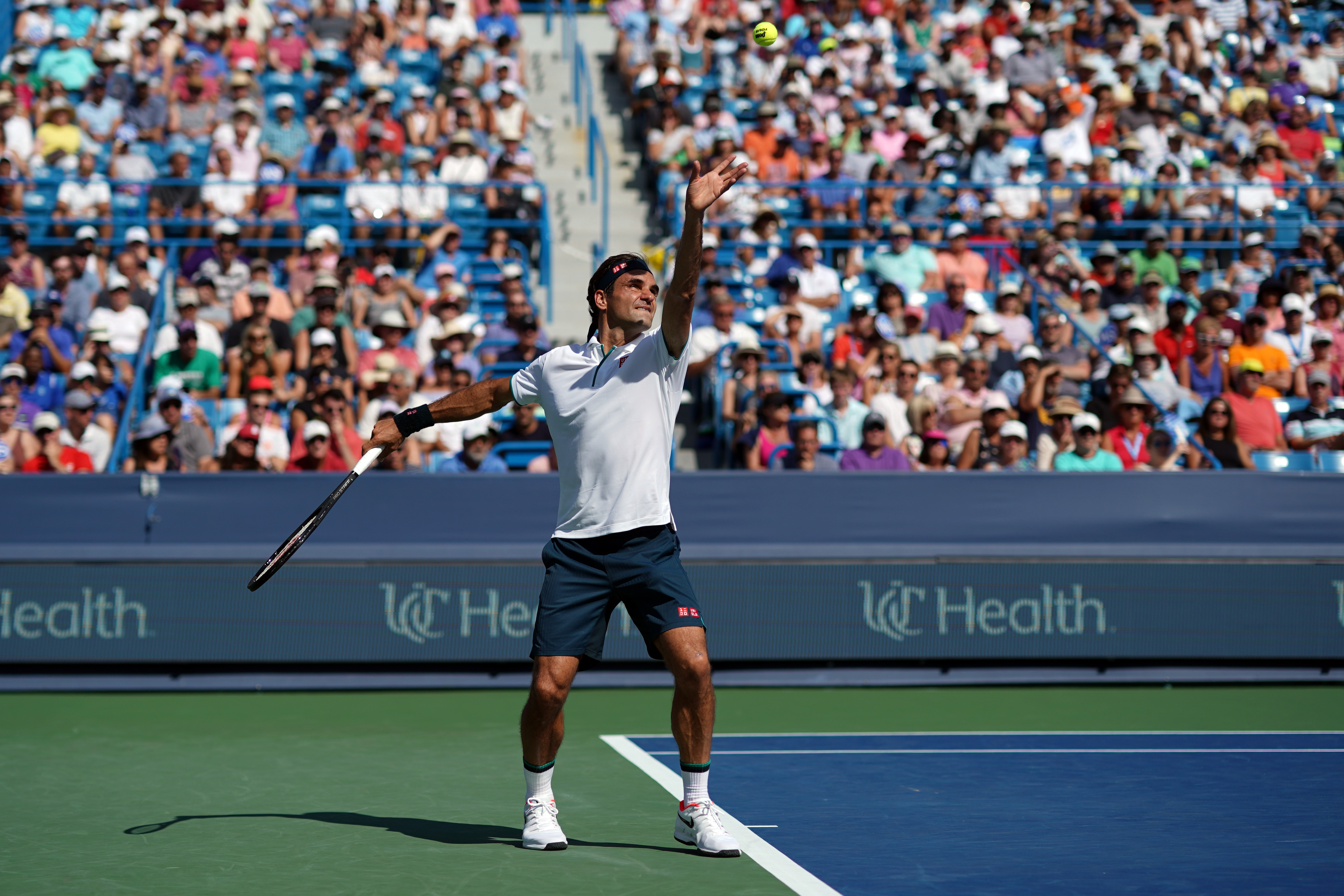 开云体育赛事直播费德勒在切尔西比赛中战术调整,高光表现引发热议!(费德勒切球慢动作)